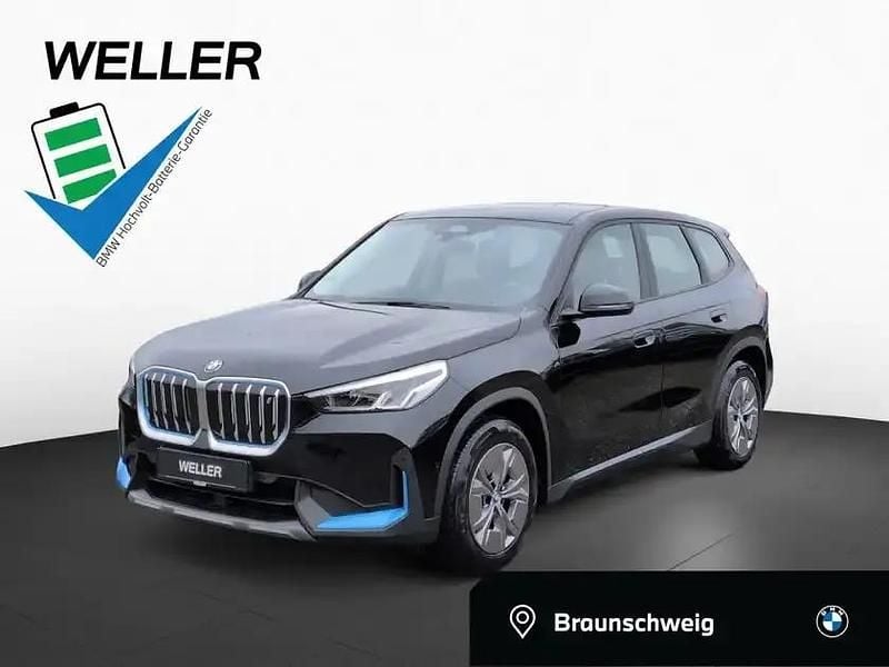 Schwarz ii (schwarz) Gebraucht 2023 BMW iX1 Performance SUV | 35.980 € (Superpreis) - Bild 1/3