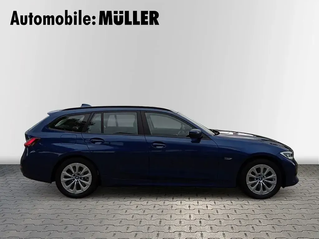 Gebraucht BMW 320e 163 PS (119 kW) 2021 Phytonicblau metallic Kombi
