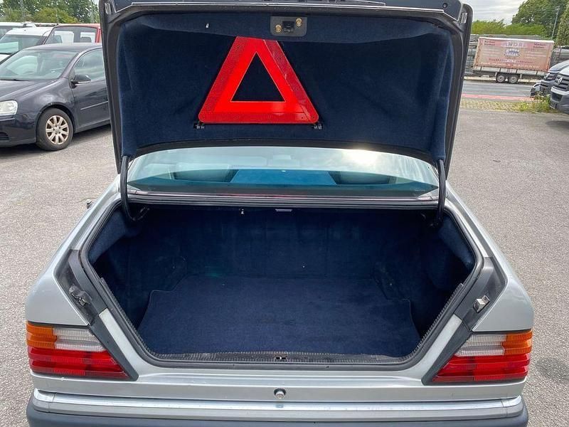 Gebraucht Mercedes 320 224 PS (164 kW) 1992 Silber Coupé