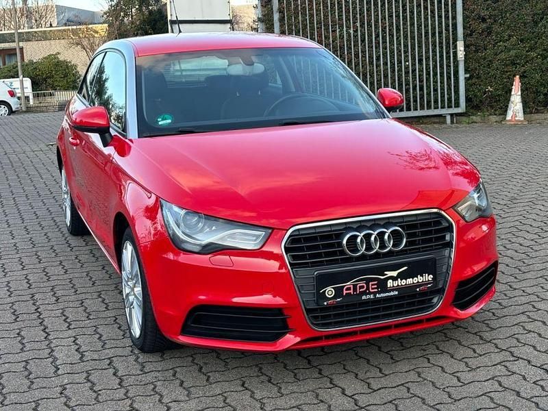 Gebraucht Audi A1 Attraction 122 PS (89 kW) 2011 Rot Limousine