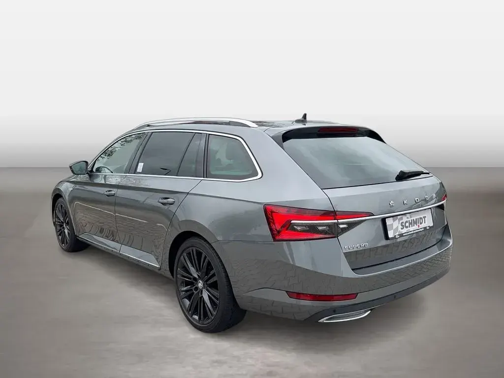 Gebraucht Skoda Superb LAURIN & KLEMENT 200 PS (147 kW) 2023 Grau Kombi