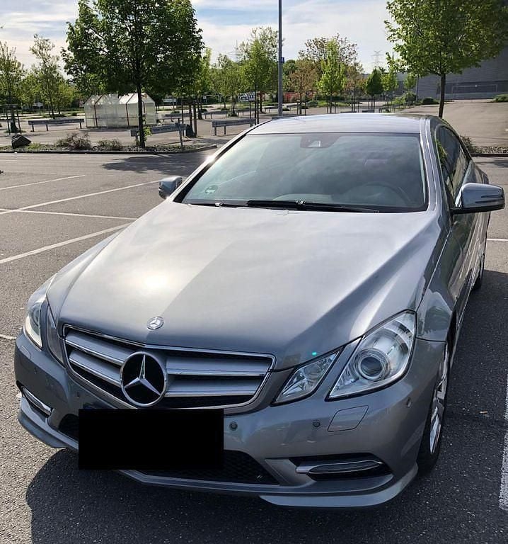 Grau Gebraucht 2013 Mercedes E220 Coupé | 11.500 € (Fairer Preis) - Bild 1/4