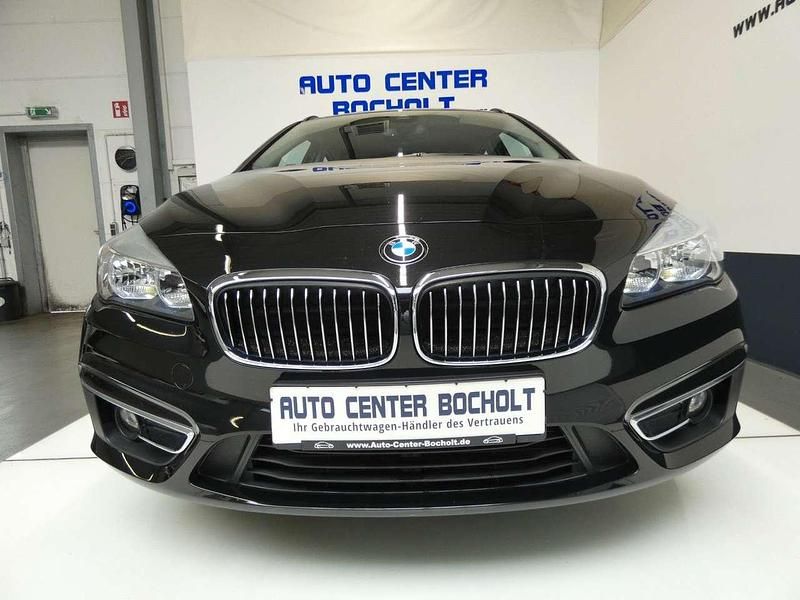 Black sapphire metallic Gebraucht 2015 BMW 218 Luxury Line Van / Kleinbus | 13.600 € (Fairer Preis) - Bild 1/4