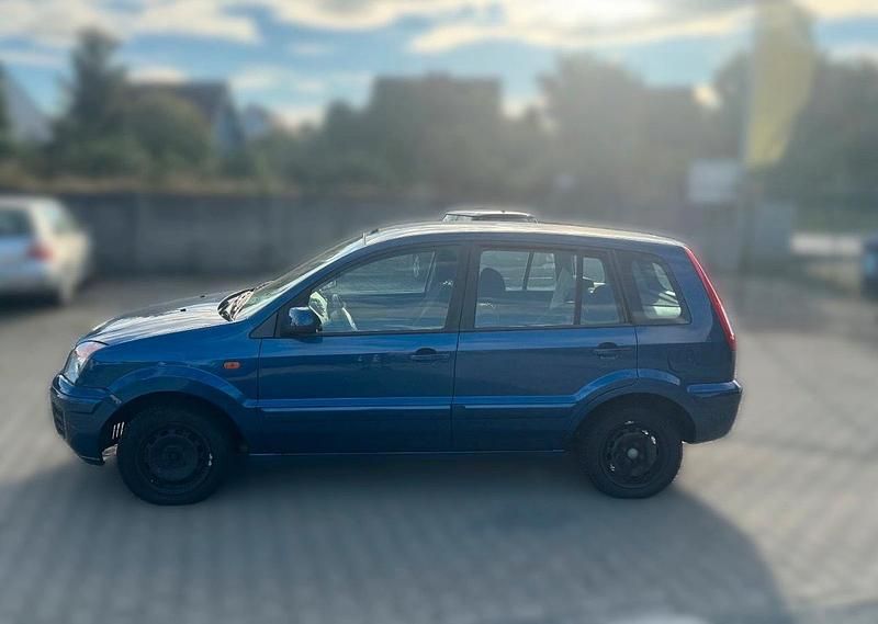 Gebraucht Ford Fusion 80 PS (58 kW) 2010 Blau Kleinwagen