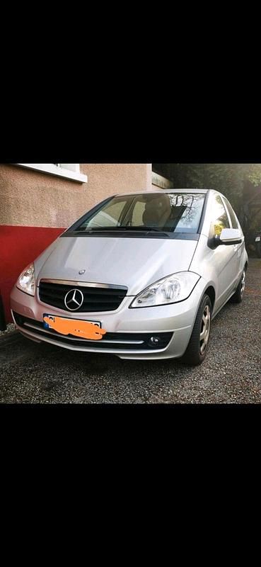 Silber Gebraucht 2010 Mercedes A180 Limousine | 1.150 € (Superpreis) - Bild 1/4