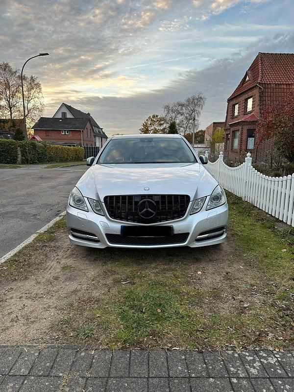 Gebraucht 2011 Mercedes E300 Avantgarde Limousine | 12.200 € (Fairer Preis) - Bild 1/4