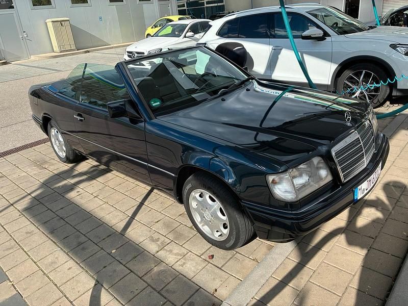 Andere farben Gebraucht 1996 Mercedes E220 Cabrio | 18.000 € (Guter Preis) - Bild 1/4