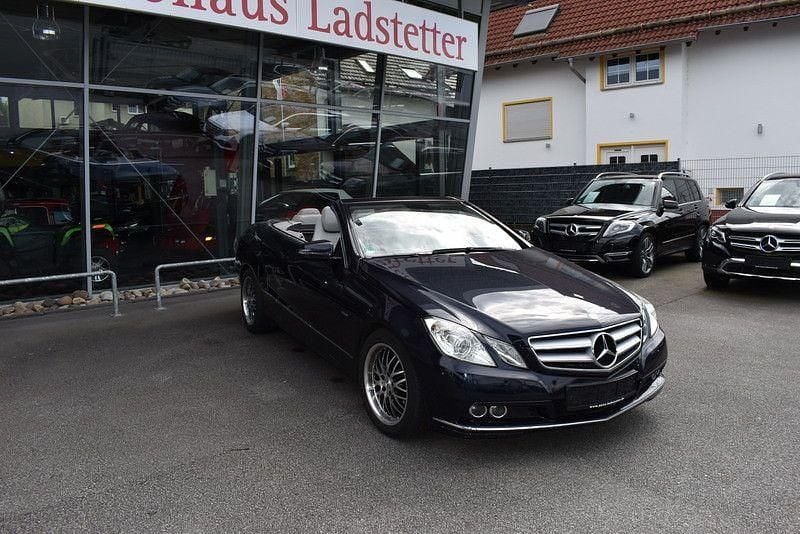 Gebraucht Mercedes E250 Elegance 170 PS (125 kW) 2011 Blau Cabrio