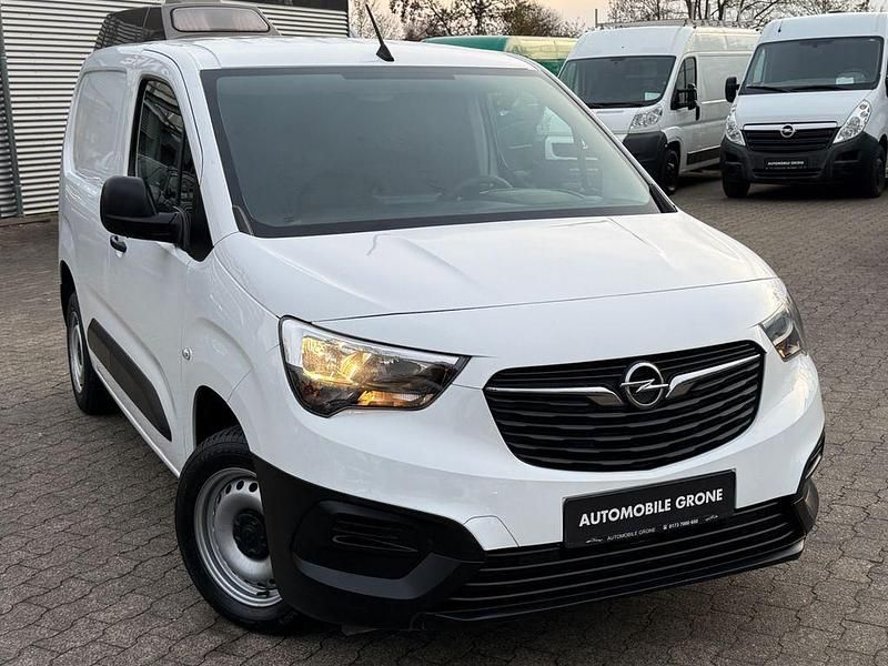Gebraucht Opel Combo Selection 102 PS (75 kW) 2022 Weiß Van / Kleinbus