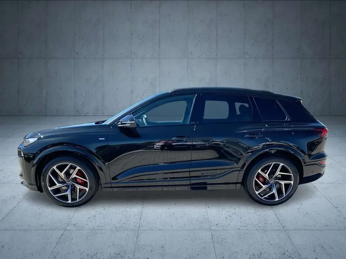 Gebraucht Audi Q6 e-tron Business 225 kW (306 PS) 2026 Mythosschwarz metallic SUV