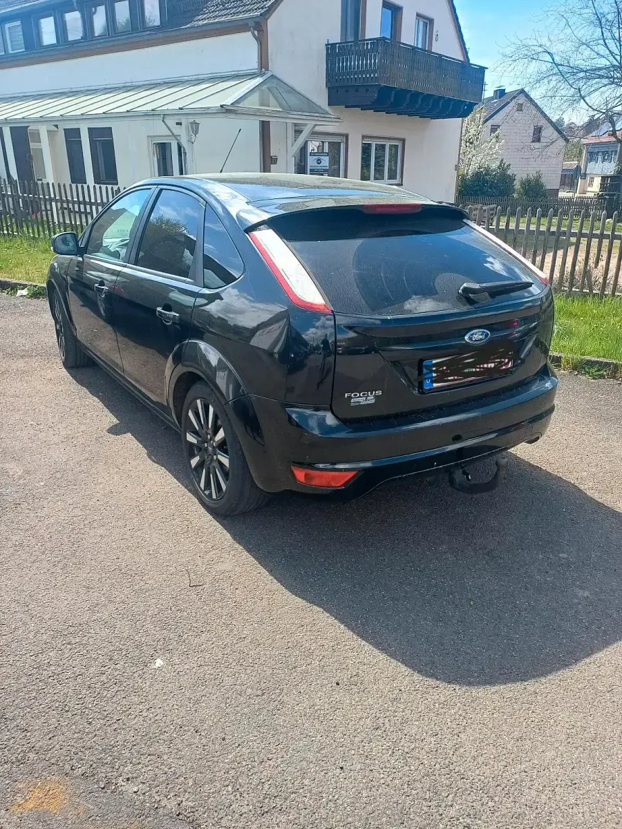 Gebraucht Ford Focus 125 PS (91 kW) 2010 Schwarz Limousine