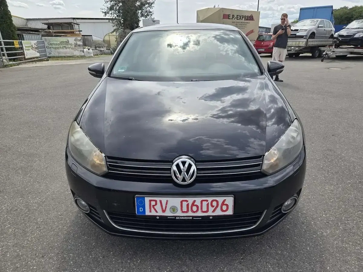 Gebraucht VW Golf VI Style 105 PS (77 kW) 2011 Deep black perleffekt Kleinwagen