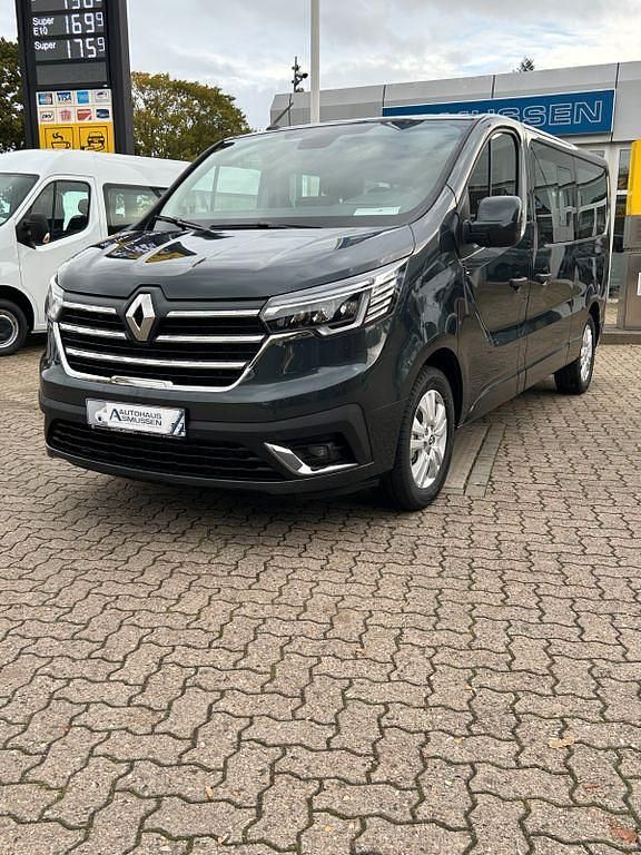 Neu Renault Trafic Life 170 PS (125 kW) 2025 Schwarz Van / Kleinbus