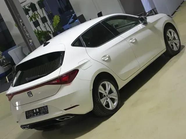Second-hand Seat Leon FR 204 CP (150 kW) 2022 Alb Berlinǎ