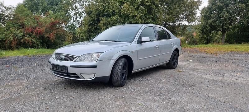 Gebraucht Ford Mondeo Ghia 125 PS (91 kW) 2005 Silber Limousine
