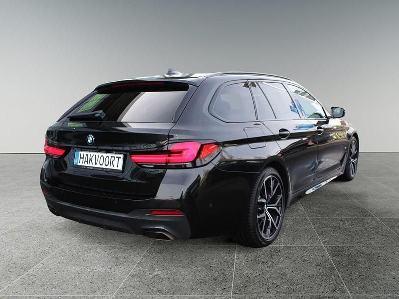 Gebraucht BMW 530 M Sport 286 PS (210 kW) 2022 Black sapphire Kombi