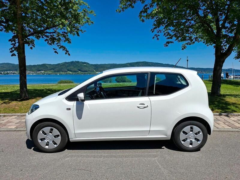 Weiß Gebraucht 2016 VW up! Kleinwagen | 8.990 € - Bild 1/4