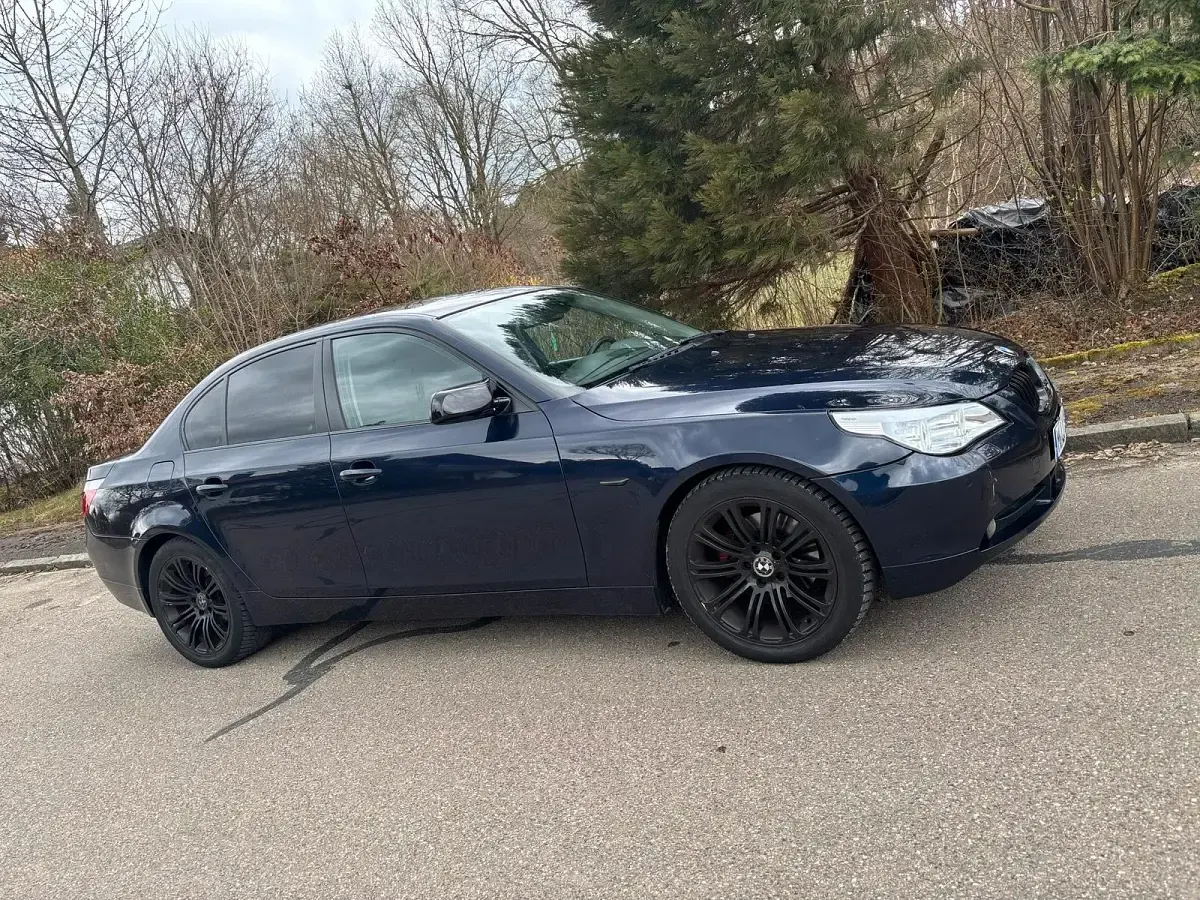 Second-hand BMW 520 170 CP (125 kW) 2004 Albastru Berlinǎ