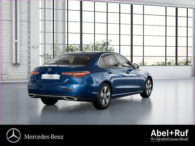 Gebraucht Mercedes C180 Avantgarde 170 PS (125 kW) 2024 Blau Limousine
