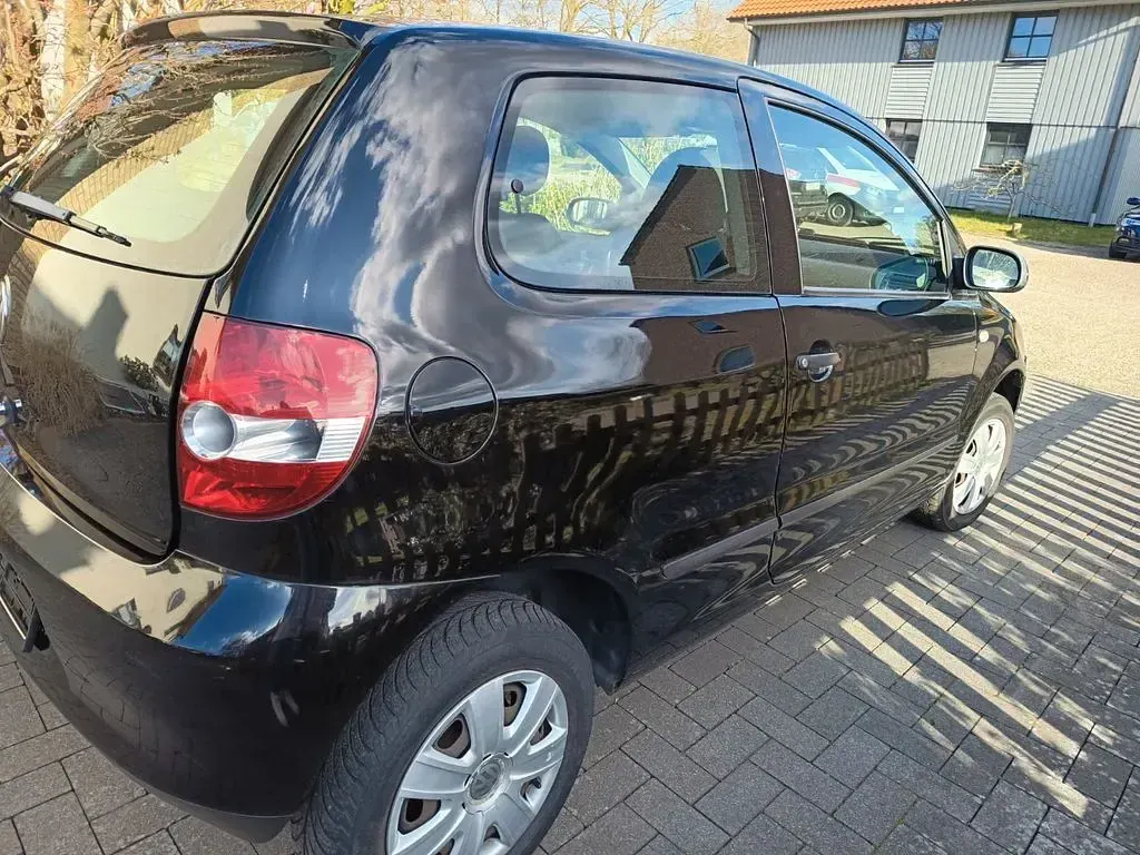 Second-hand VW Fox 55 CP (40 kW) 2005 Negru Hatchback