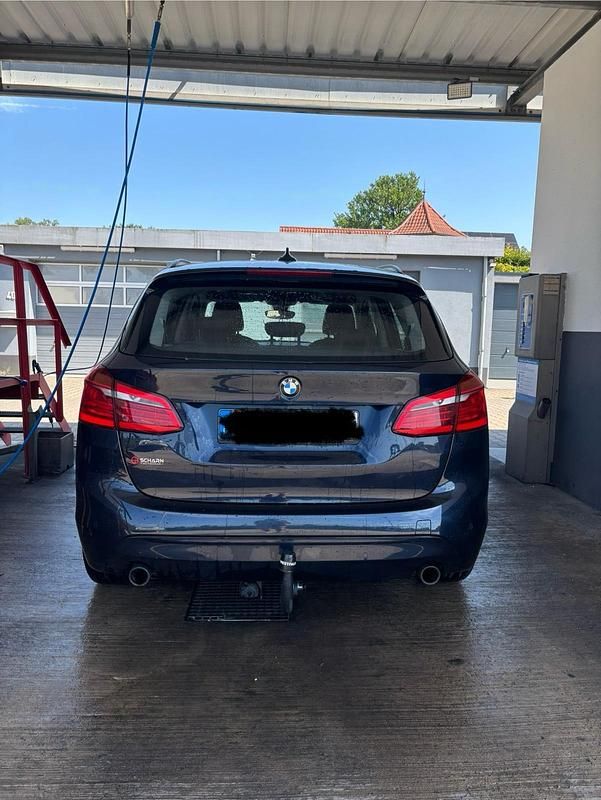 Blau Gebraucht 2015 BMW 220 Active Tourer Sport Line Van / Kleinbus | 11.999 € (Fairer Preis) - Bild 1/4
