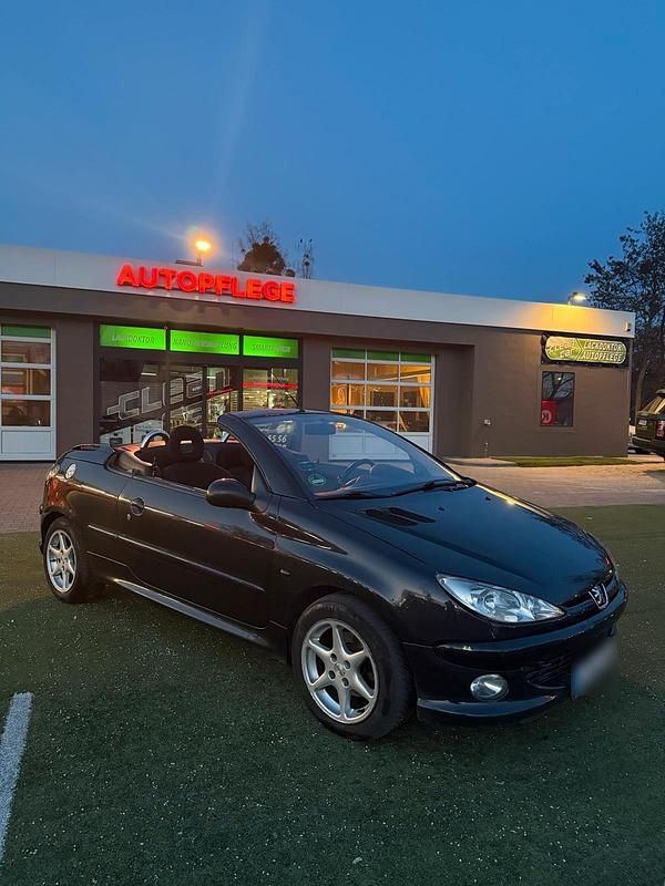 Gebraucht Peugeot 206 CC 109 PS (80 kW) 2004 Schwarz Cabrio
