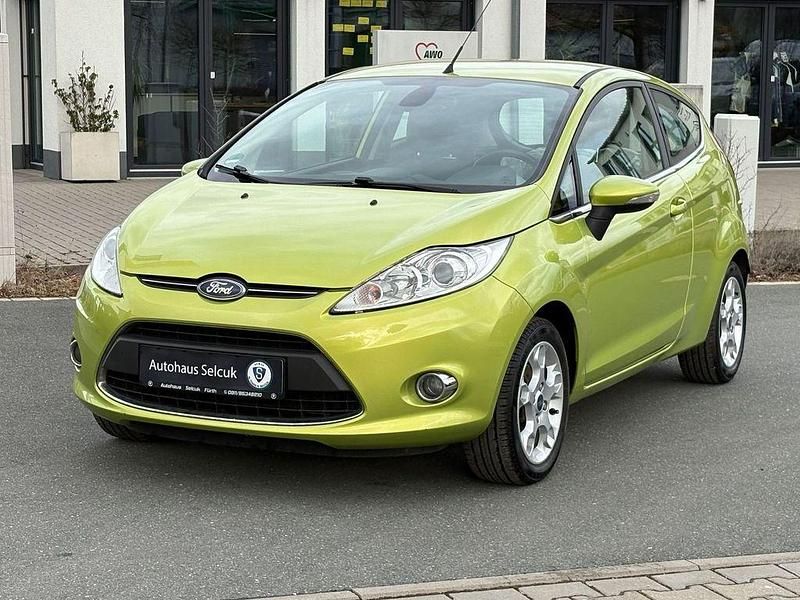 Gebraucht Ford Fiesta Titanium 97 PS (71 kW) 2012 Grün Kleinwagen