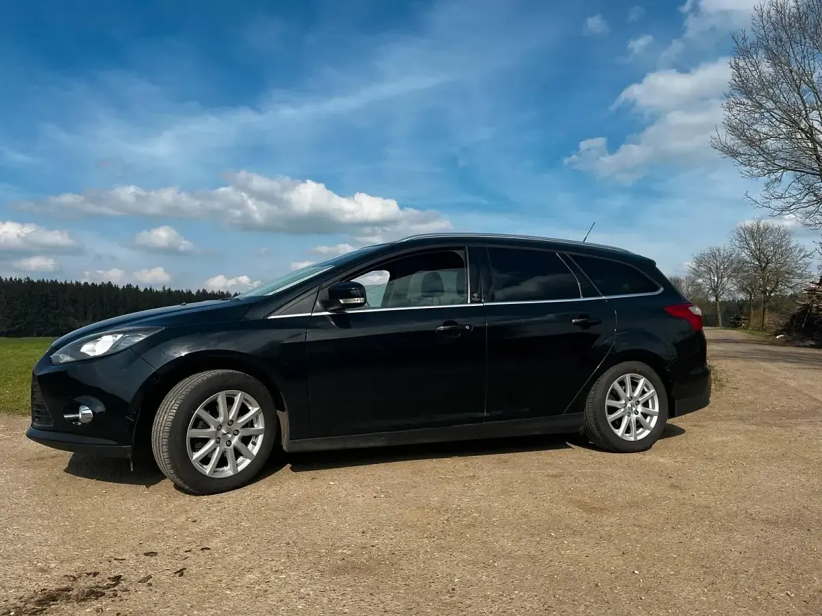 Gebraucht Ford Focus 125 PS (91 kW) 2012 Schwarz Kombi