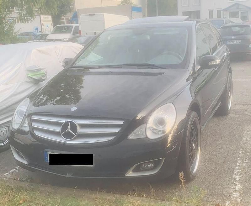 Schwarz Gebraucht 2006 Mercedes R350 Van / Kleinbus | 10.999 € (Teuer) - Bild 1/4