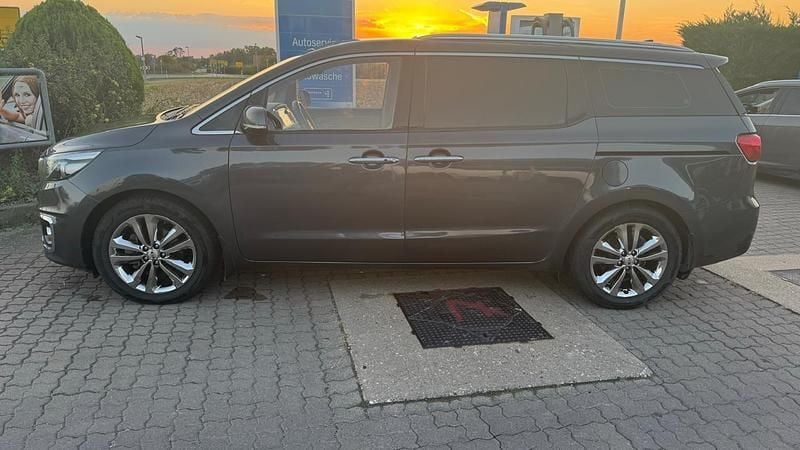 Gebraucht Kia Carnival 200 PS (147 kW) 2017 Van / Kleinbus