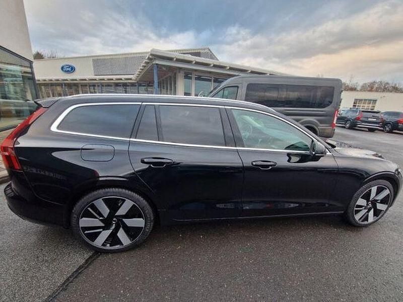 Gebraucht Volvo V60 Plus 253 PS (186 kW) 2025 Schwarz Kombi