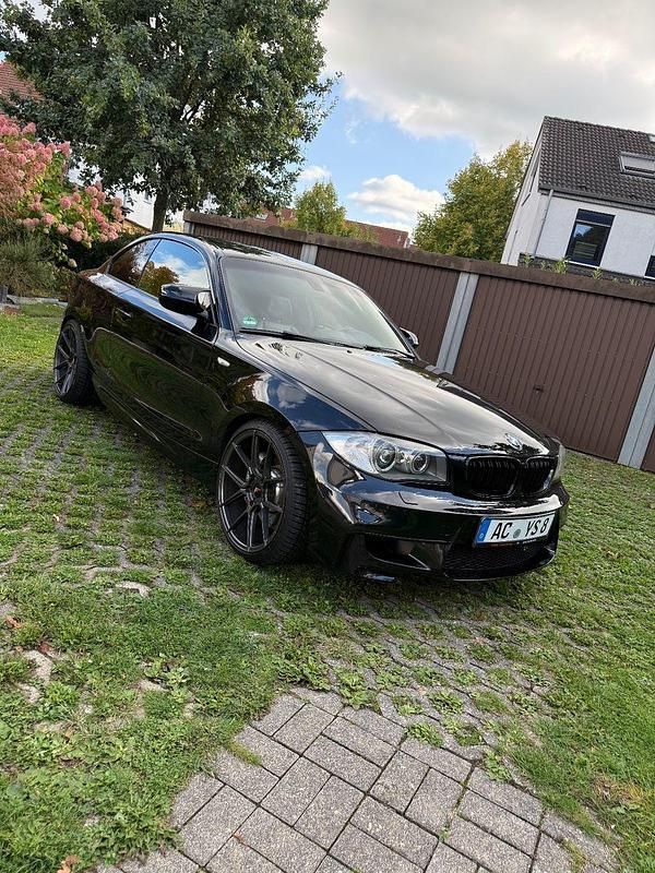Schwarz Gebraucht 2010 BMW 135 Coupé M Sport Coupé | 19.400 € - Bild 1/4