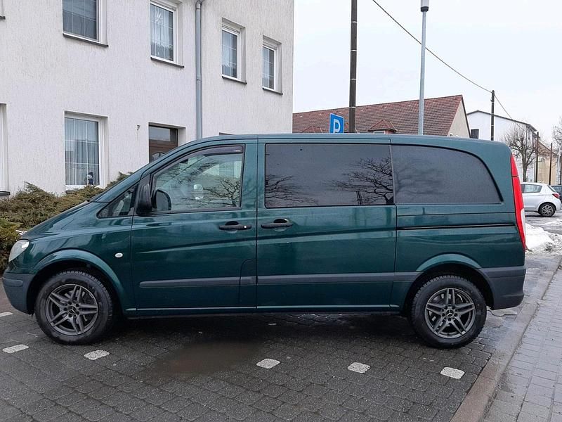 Grün Gebraucht 2009 Mercedes Vito Van | 6.300 € - Bild 1/4