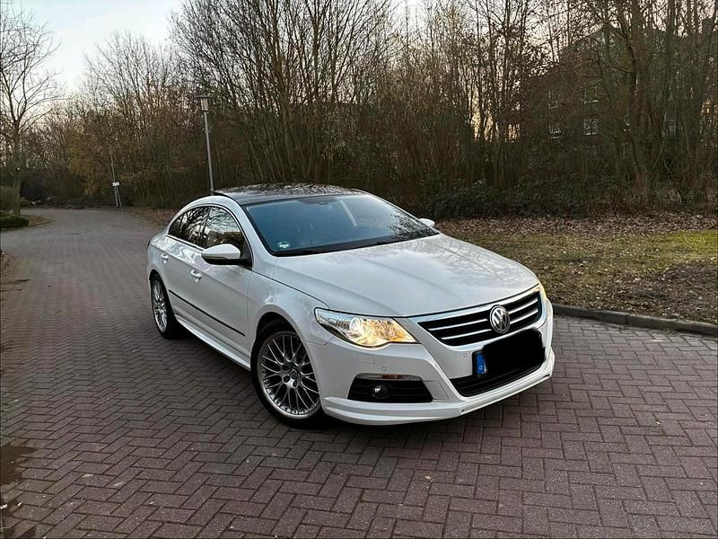Gebraucht VW Passat R 300 PS (220 kW) 2011 Weiß Limousine