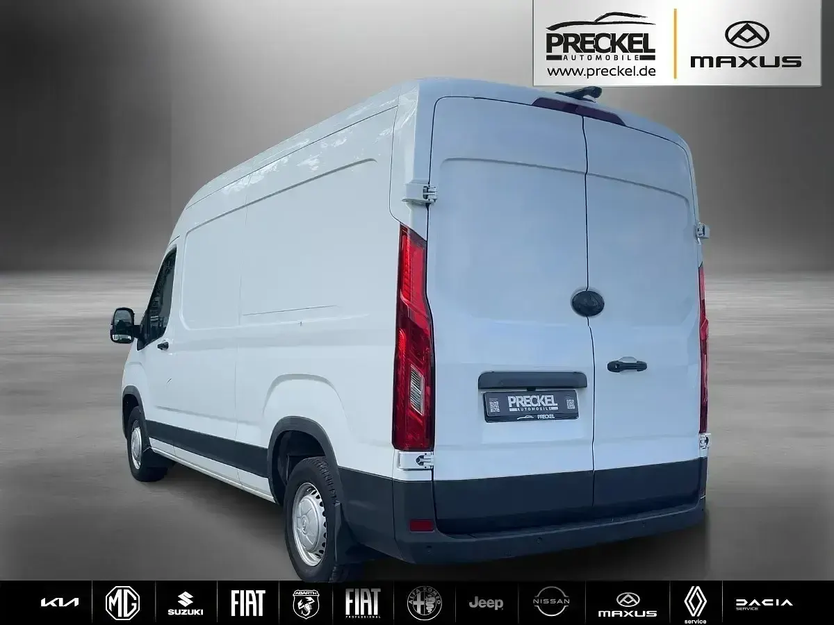 Second-hand Maxus V90 147 CP (108 kW) 2023 Alb Van