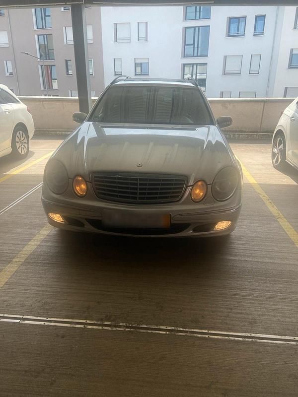 Silber Gebraucht 2003 Mercedes E240 Elegance Kombi | 3.000 € (Fairer Preis) - Bild 1/4