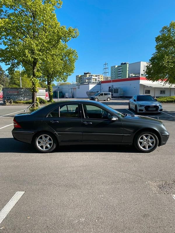 Gebraucht Mercedes C240 Elegance 170 PS (125 kW) 2001 Andere farben Limousine