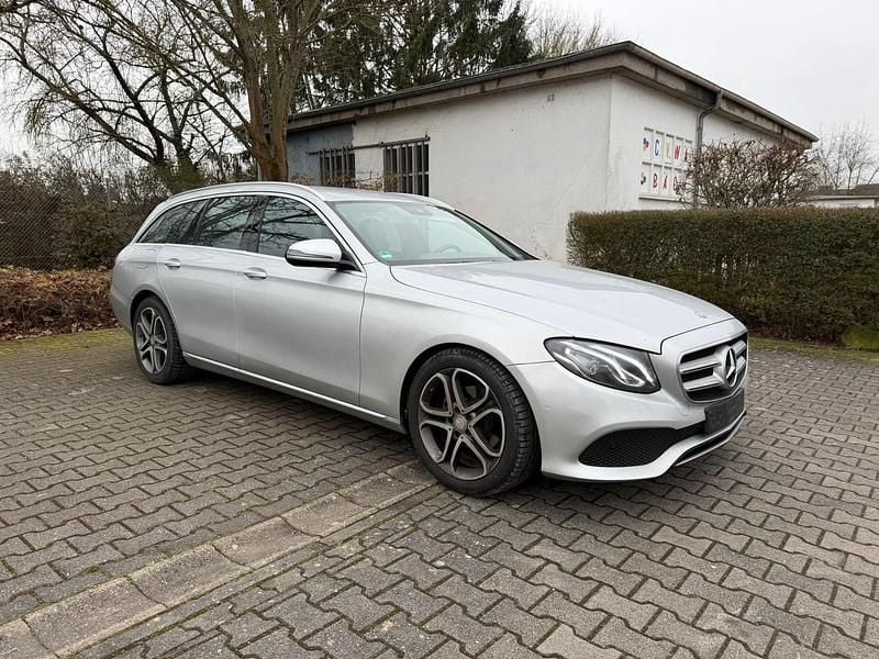 Gebraucht Mercedes E220 194 PS (142 kW) 2018 Silber Kombi