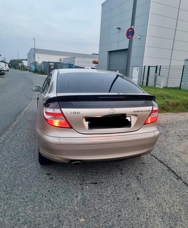 Gebraucht Mercedes 200 163 PS (119 kW) 2005 Gold Coupé