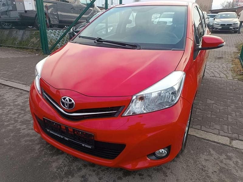 Gebraucht Toyota Yaris Cool 69 PS (50 kW) 2013 Super red 5 Kleinwagen