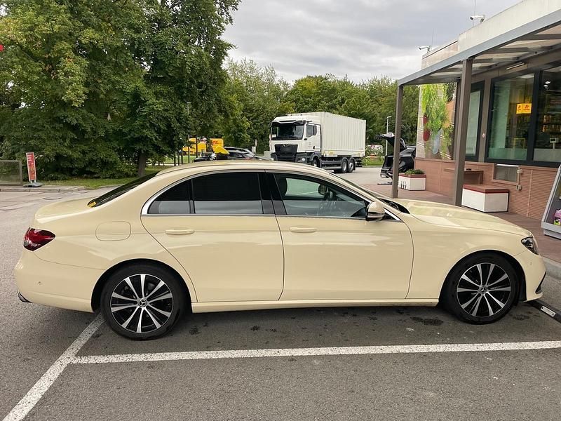 Gebraucht Mercedes E200 160 PS (117 kW) 2023 Beige Limousine
