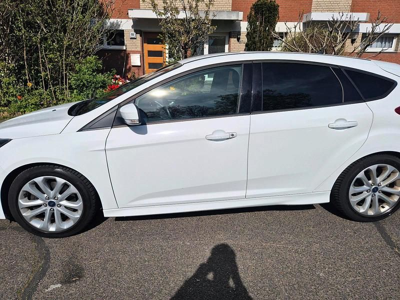 Usata Ford Focus ST 250 CV (183 kW) 2017 Bianco Berlina