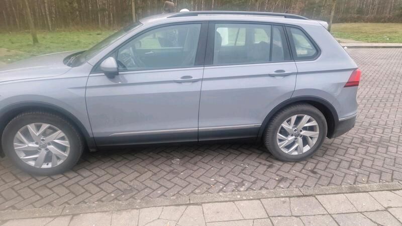 Grau Gebraucht 2021 VW Tiguan SUV | 22.500 € (Superpreis) - Bild 1/4