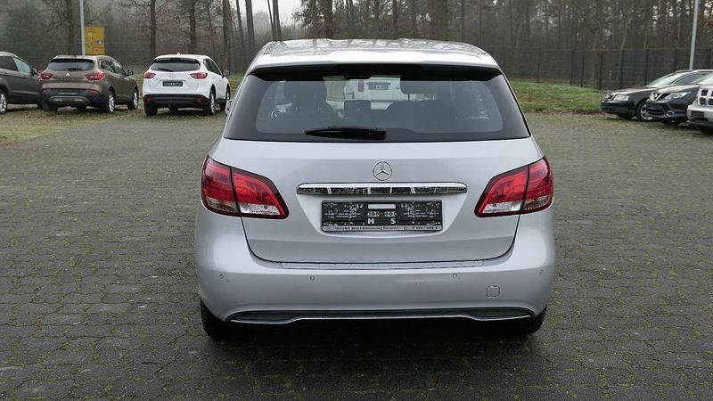 Gebraucht Mercedes B180 109 PS (80 kW) 2016 Silber Van / Kleinbus