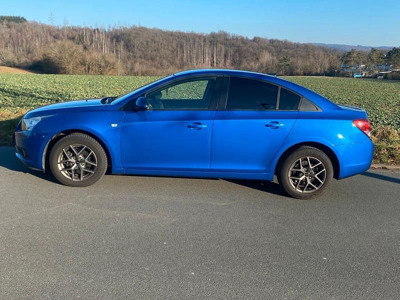 Blau Gebraucht 2012 Chevrolet Cruze Limousine | 3.800 € (Fairer Preis) - Bild 1/4