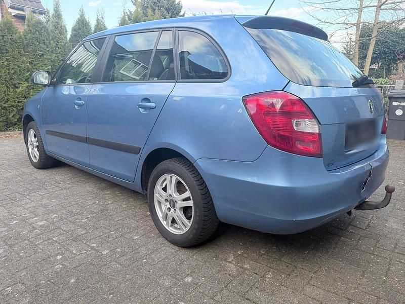 Gebraucht Skoda Fabia 105 PS (77 kW) 2013 Blau Kleinwagen