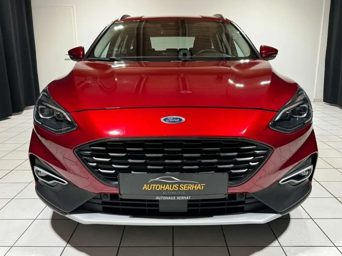 Używany Ford Focus Active 120 KM (88 kW) 2020 Czerwony Sedan/Limuzyna