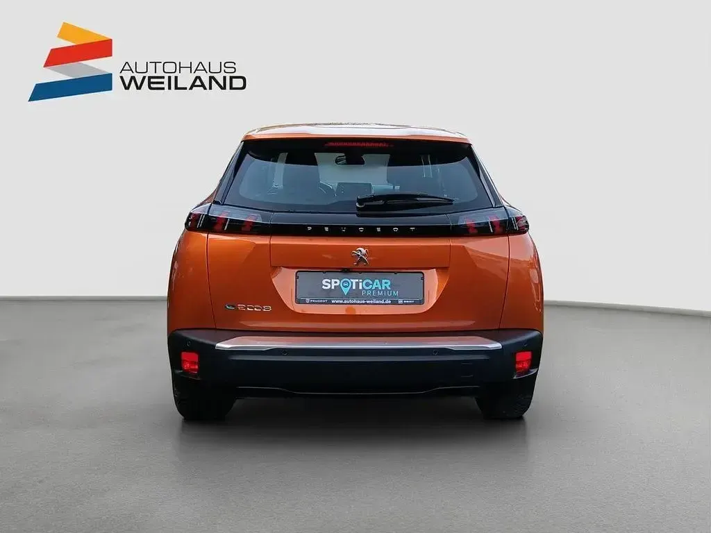 Gebraucht Peugeot e-2008 Active 100 kW (136 PS) 2022 Orange SUV
