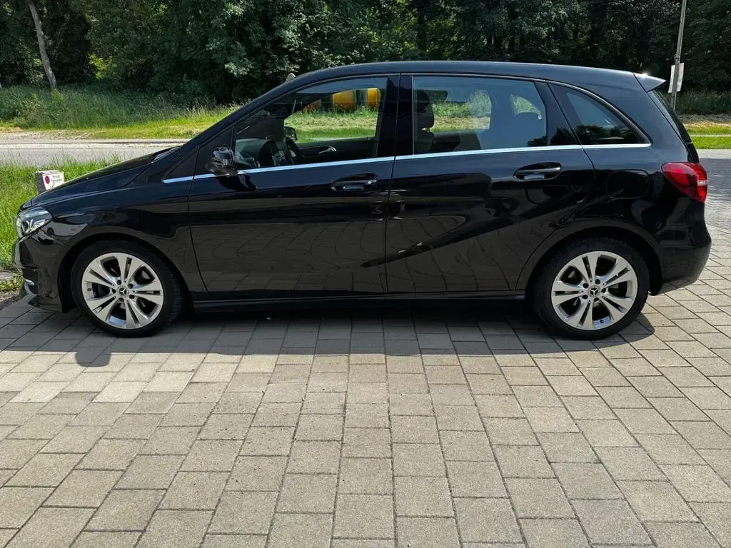 Gebraucht Mercedes B180 136 PS (100 kW) 2018 Schwarz Kleinwagen