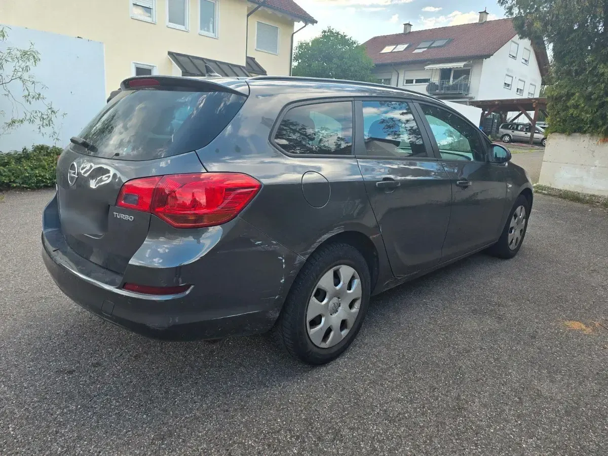Gebraucht Opel Astra Sport 120 PS (88 kW) 2012 Grau Kombi